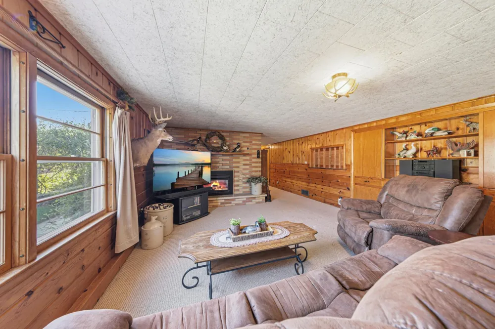 808 Hillcrest Drive Montgomery, MN 56069