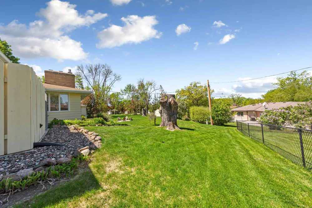 808 Hillcrest Drive Montgomery, MN 56069