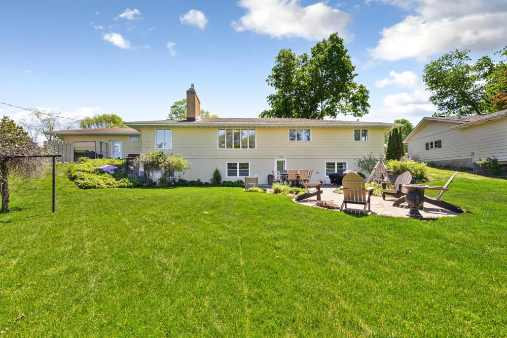 808 Hillcrest Drive Montgomery, MN 56069