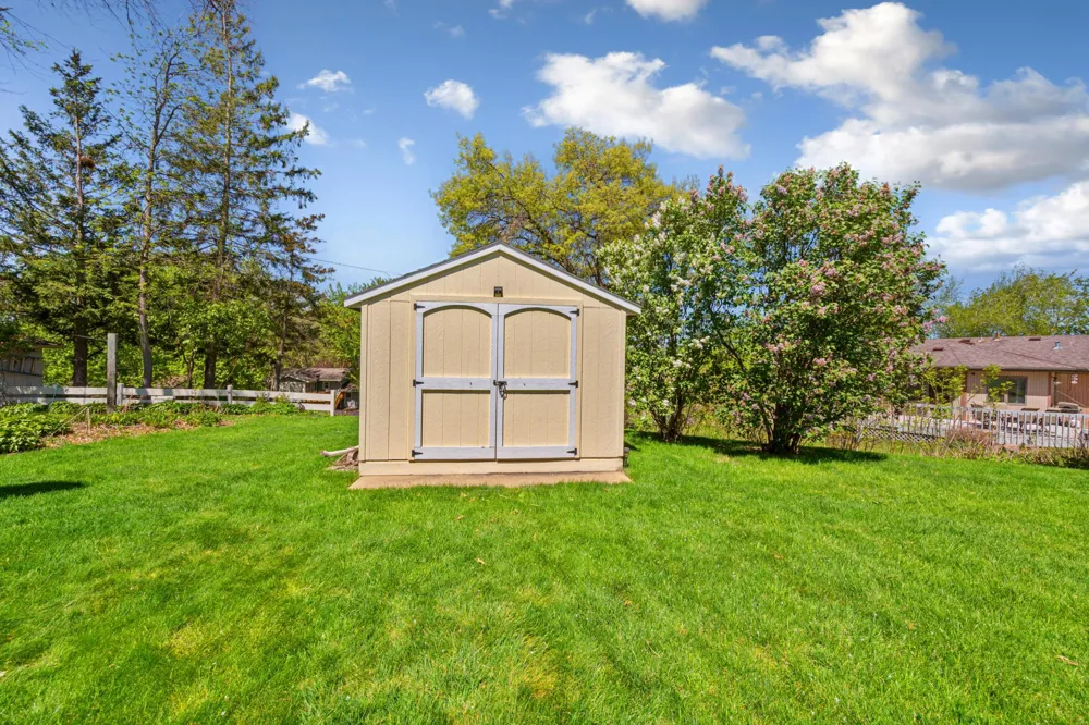 808 Hillcrest Drive Montgomery, MN 56069