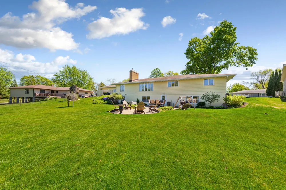 808 Hillcrest Drive Montgomery, MN 56069