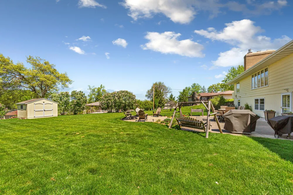 808 Hillcrest Drive Montgomery, MN 56069