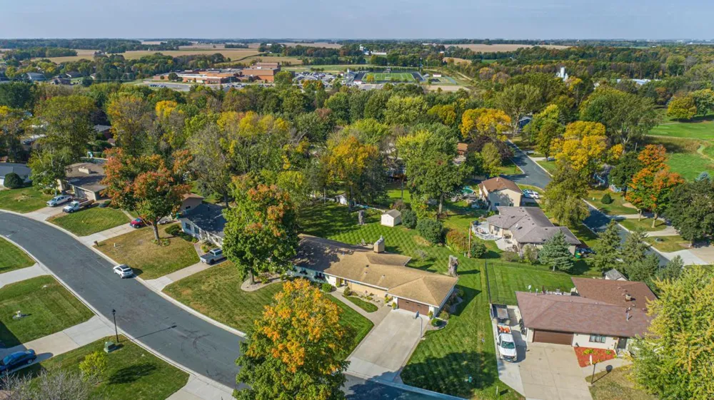 808 Hillcrest Drive Montgomery, MN 56069