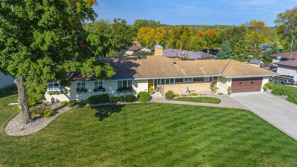 808 Hillcrest Drive Montgomery, MN 56069
