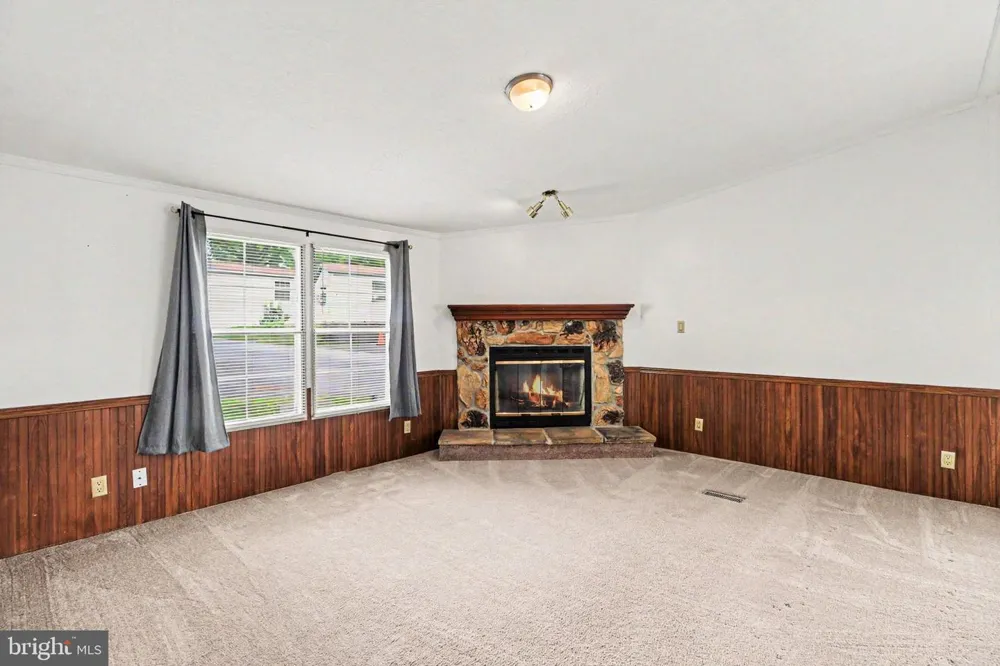 76 MIC NAN DRIVE Middletown, PA 17057