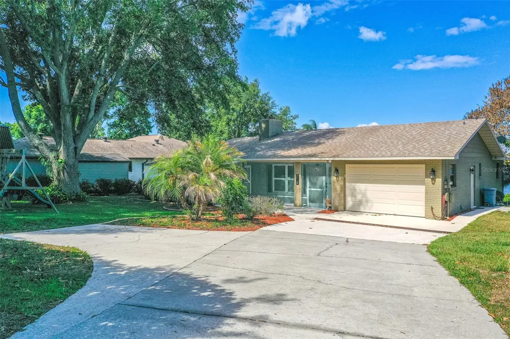 715 S LAKESIDE TERRACE Eagle Lake, FL 33839