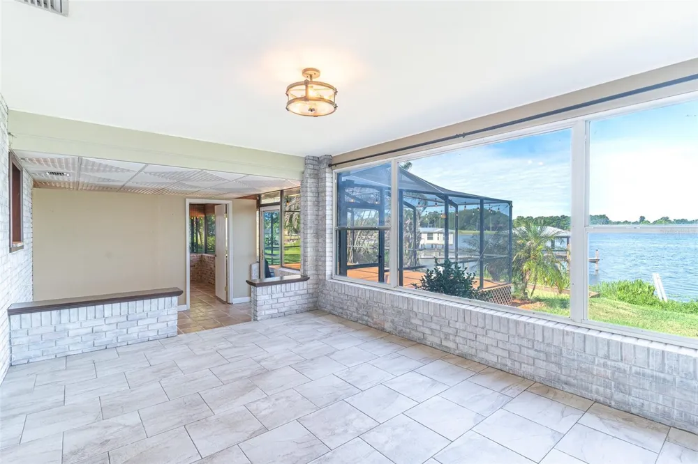 715 S LAKESIDE TERRACE Eagle Lake, FL 33839