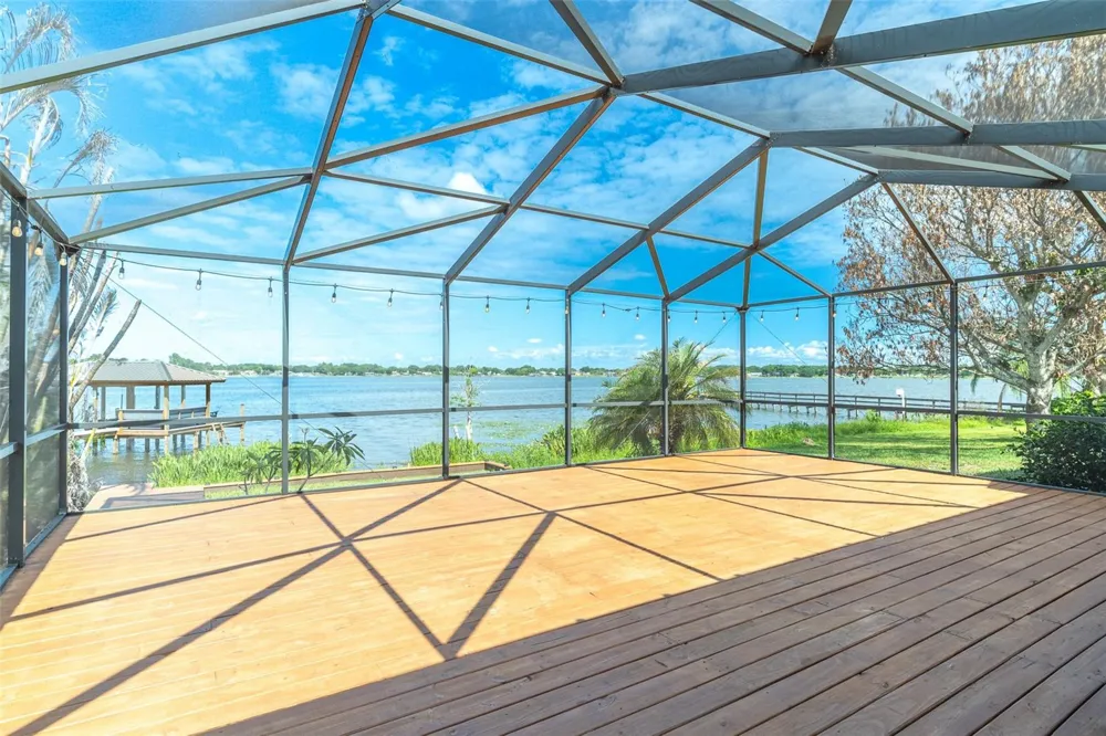 715 S LAKESIDE TERRACE Eagle Lake, FL 33839