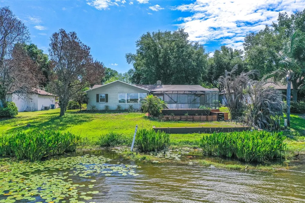 715 S LAKESIDE TERRACE Eagle Lake, FL 33839