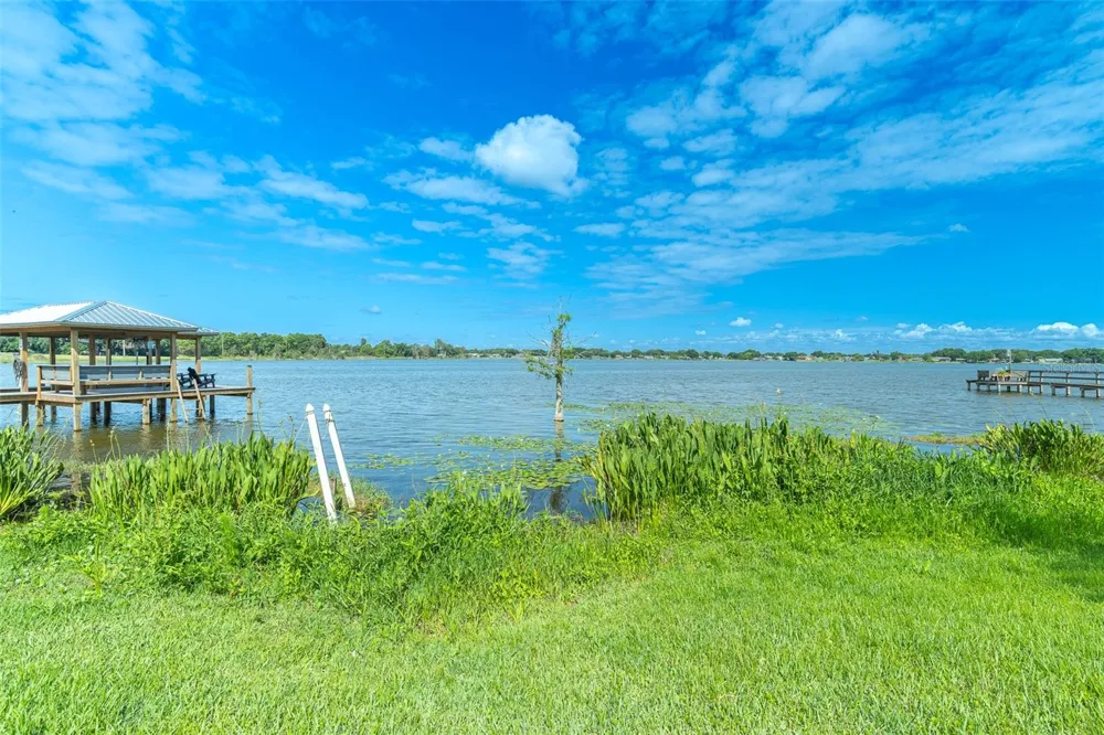 715 S LAKESIDE TERRACE Eagle Lake, FL 33839