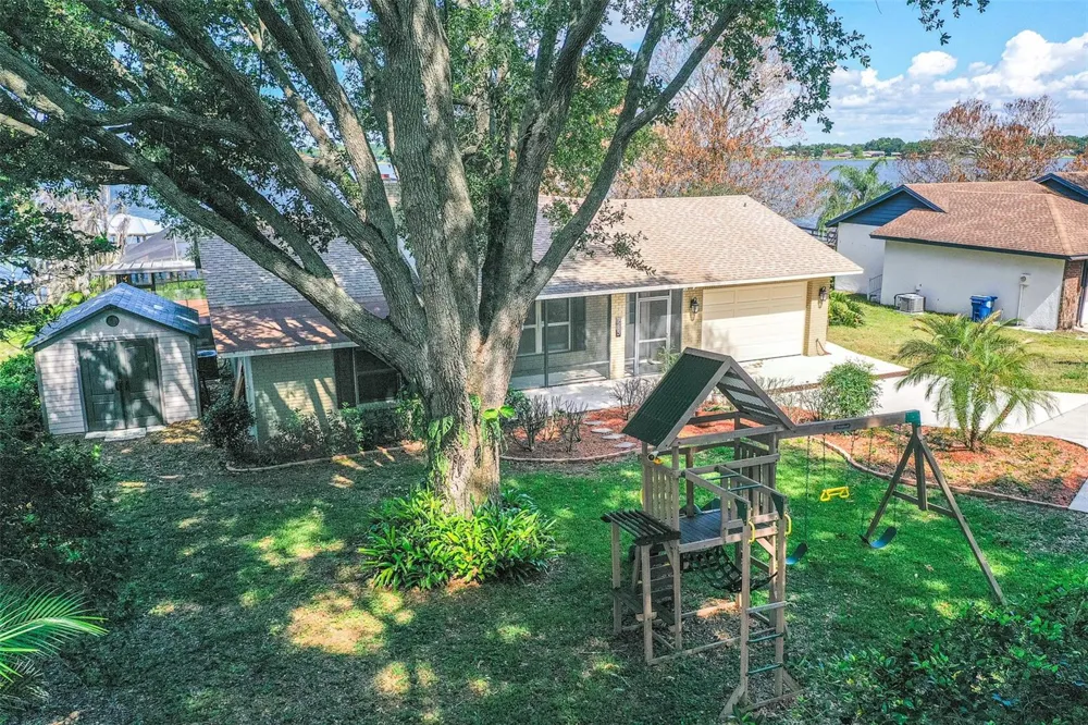 715 S LAKESIDE TERRACE Eagle Lake, FL 33839