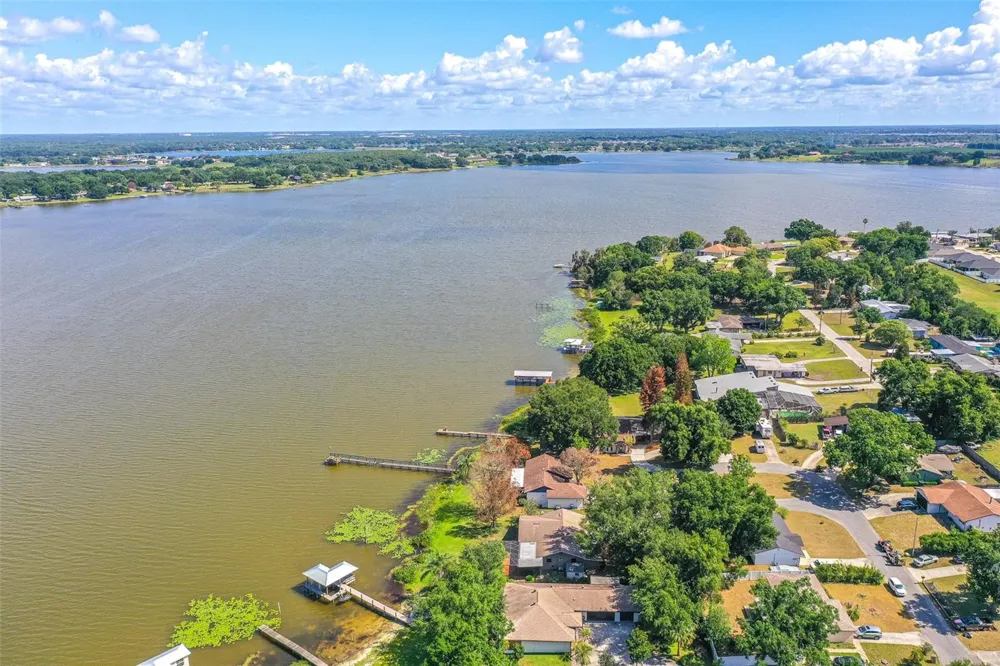 715 S LAKESIDE TERRACE Eagle Lake, FL 33839
