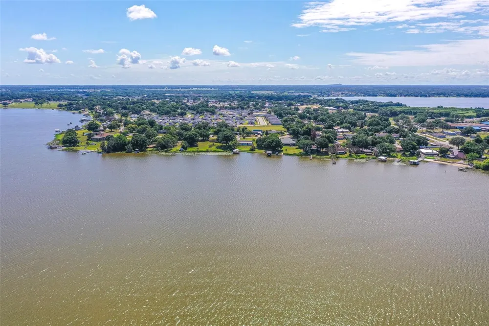 715 S LAKESIDE TERRACE Eagle Lake, FL 33839