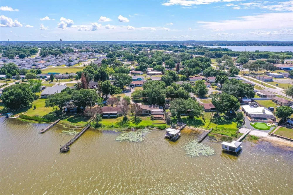 715 S LAKESIDE TERRACE Eagle Lake, FL 33839
