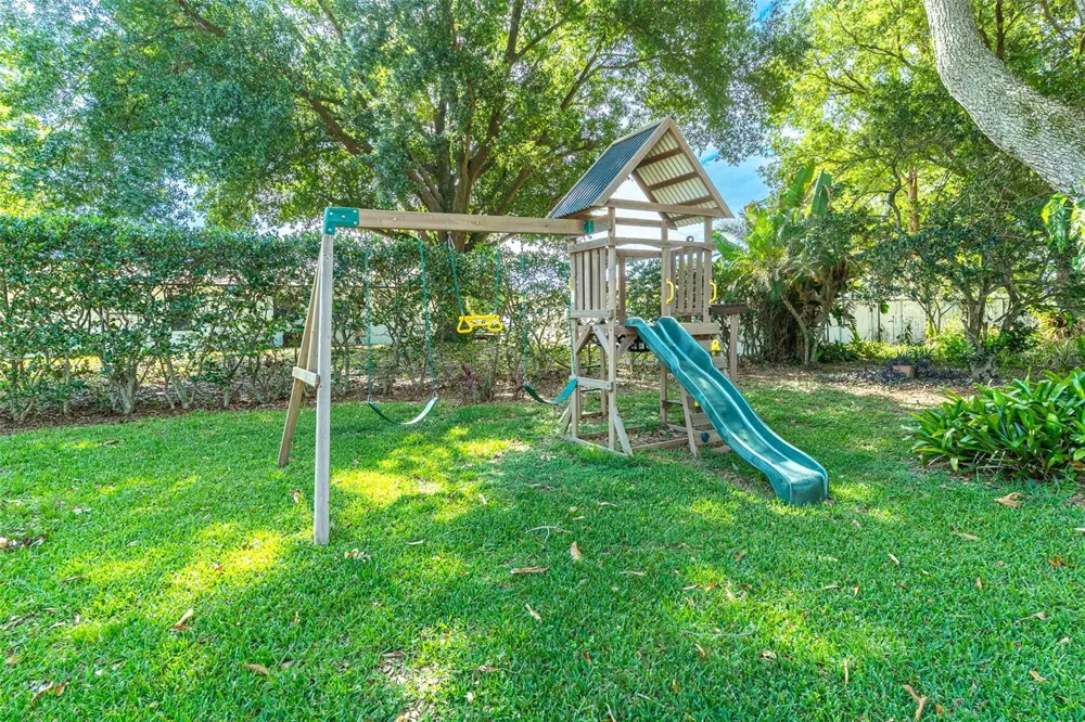 715 S LAKESIDE TERRACE Eagle Lake, FL 33839