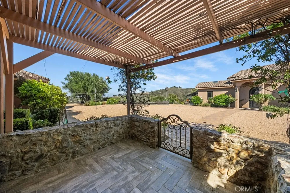 27050 Via Vanessa Temecula, CA 92590