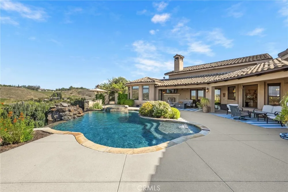 27050 Via Vanessa Temecula, CA 92590