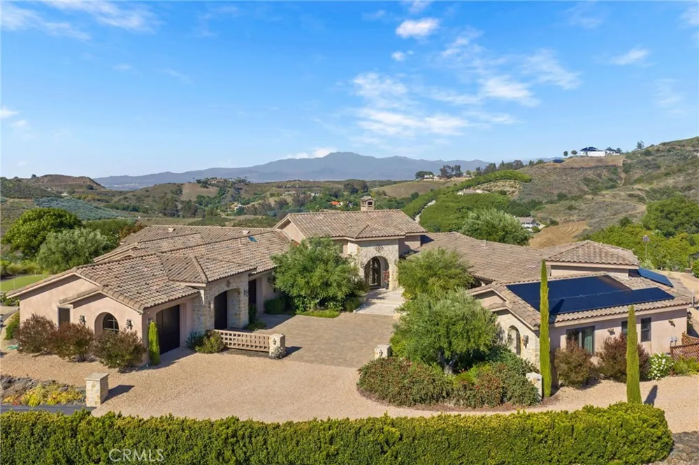 27050 Via Vanessa Temecula, CA 92590