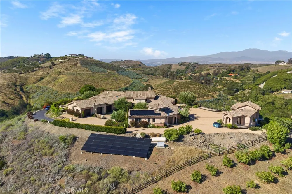 27050 Via Vanessa Temecula, CA 92590