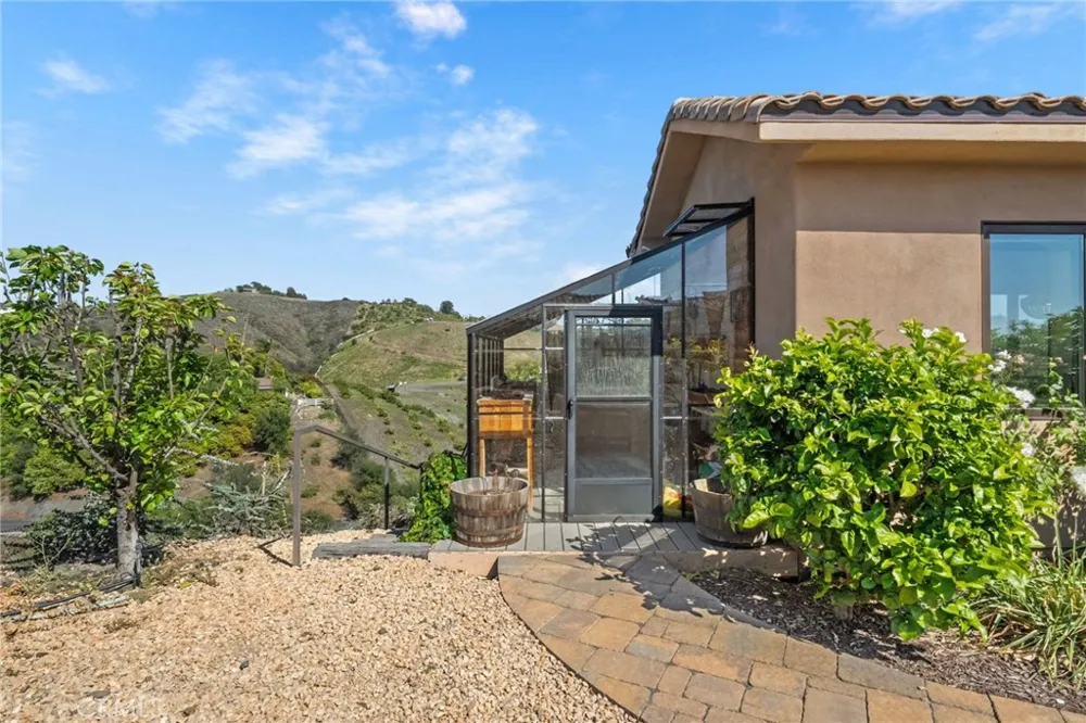 27050 Via Vanessa Temecula, CA 92590