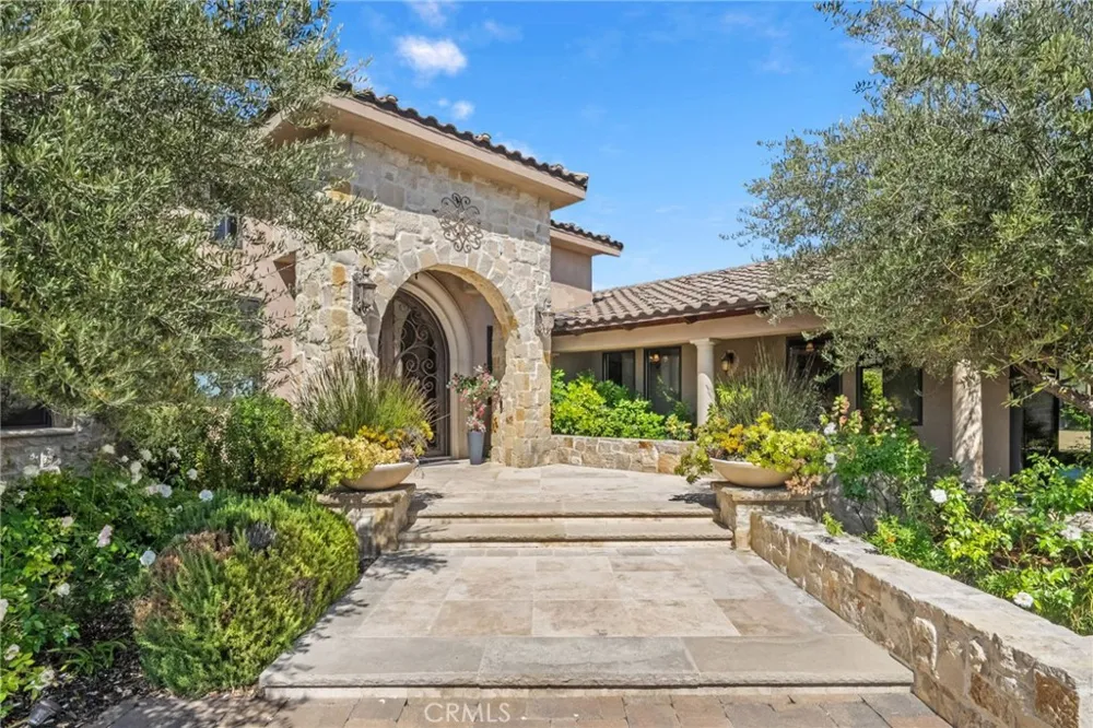 27050 Via Vanessa Temecula, CA 92590