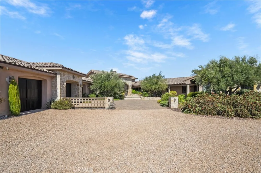 27050 Via Vanessa Temecula, CA 92590