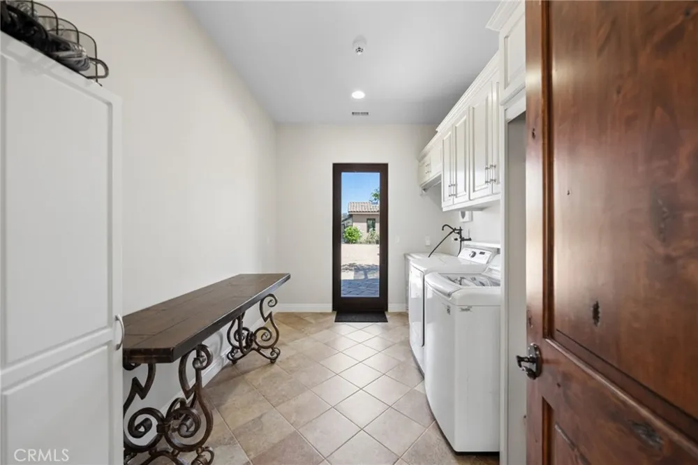 27050 Via Vanessa Temecula, CA 92590