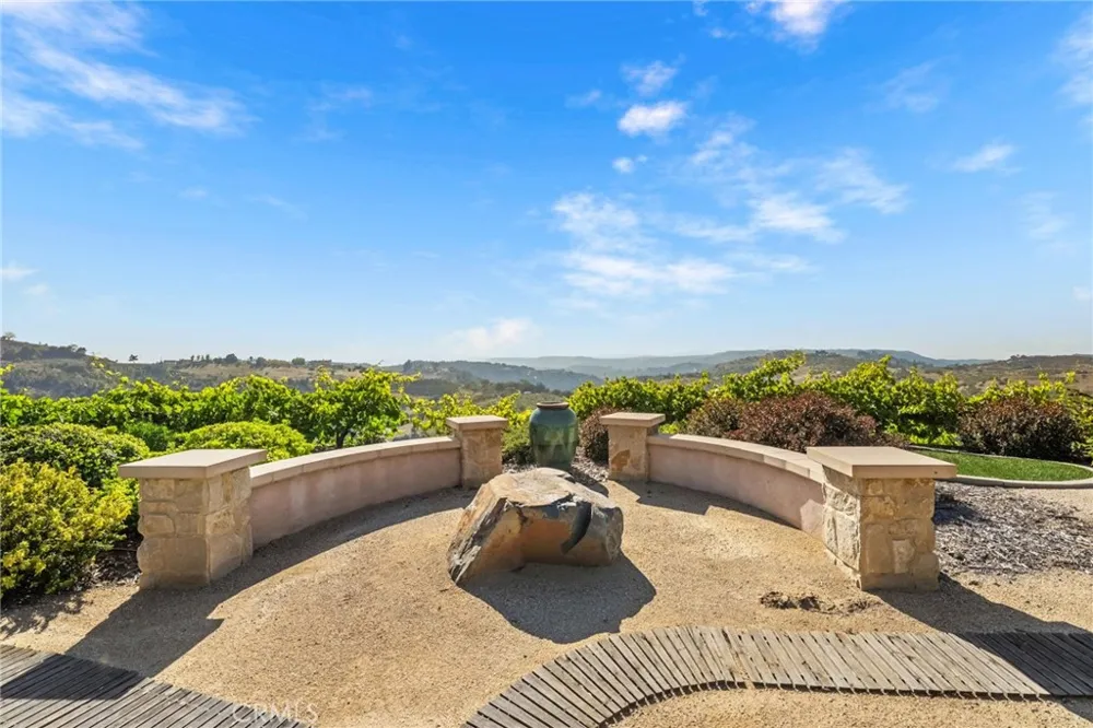 27050 Via Vanessa Temecula, CA 92590