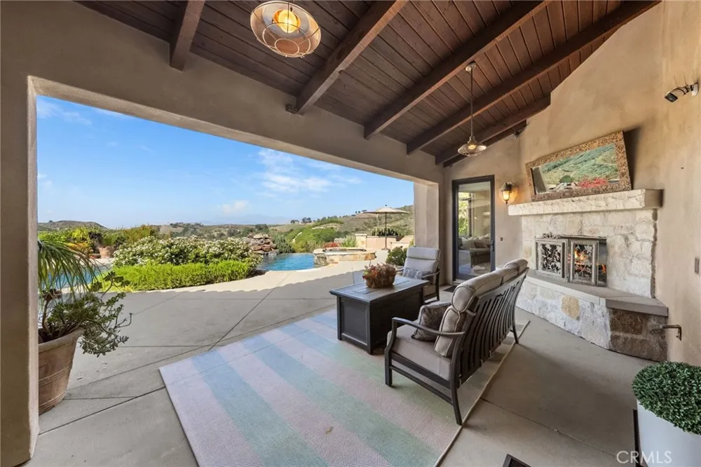 27050 Via Vanessa Temecula, CA 92590