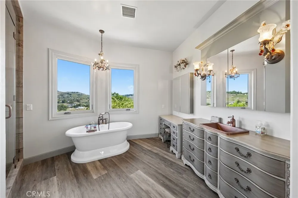 27050 Via Vanessa Temecula, CA 92590