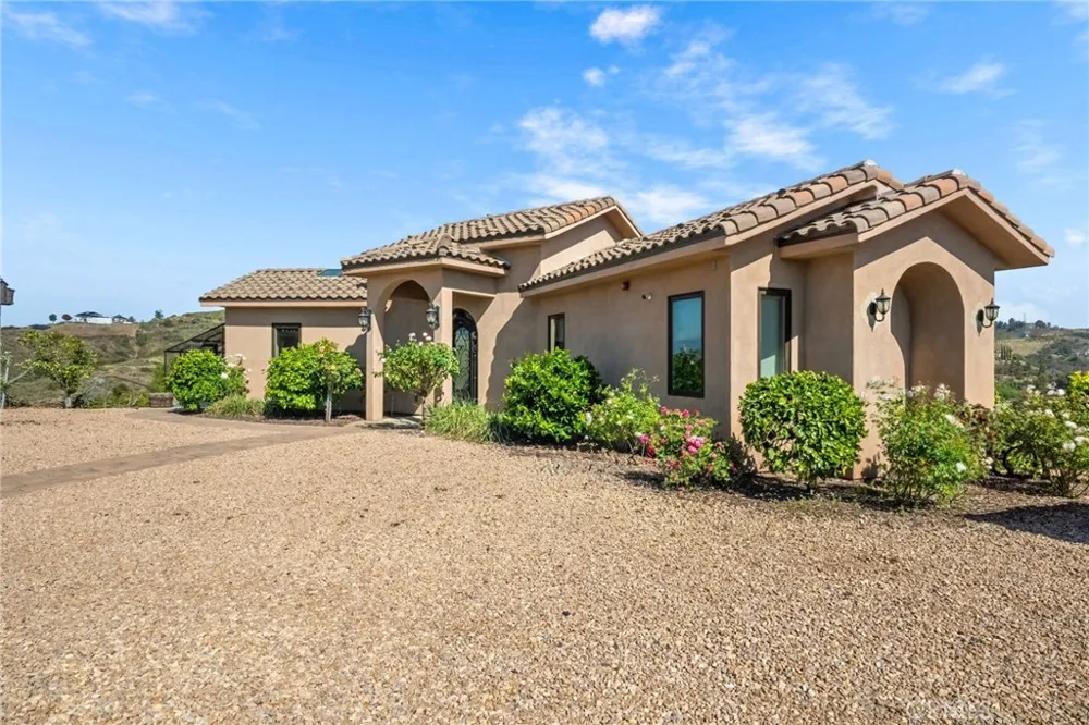 27050 Via Vanessa Temecula, CA 92590