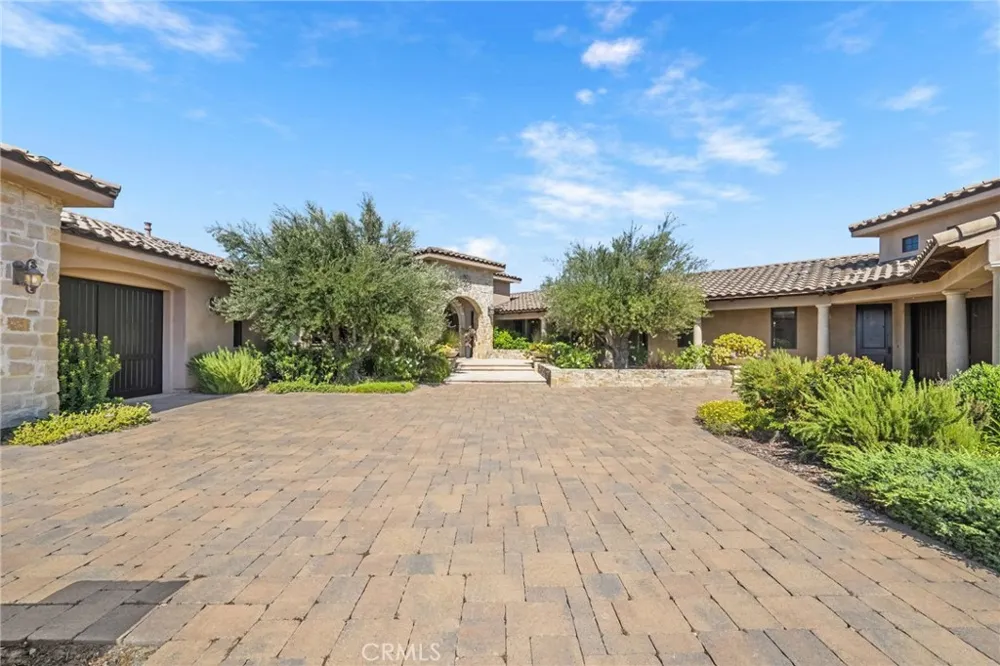 27050 Via Vanessa Temecula, CA 92590