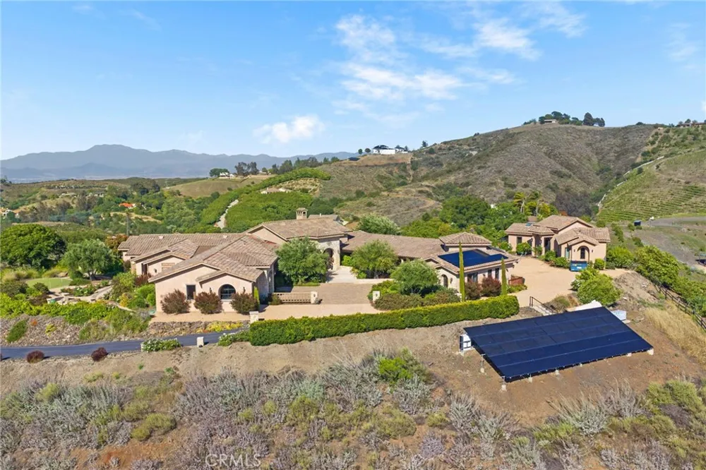27050 Via Vanessa Temecula, CA 92590