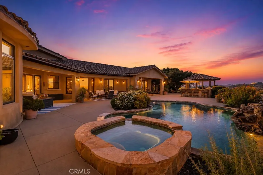 27050 Via Vanessa Temecula, CA 92590