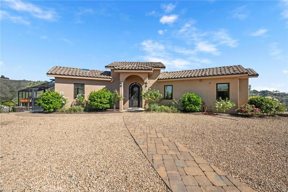 27050 Via Vanessa Temecula, CA 92590