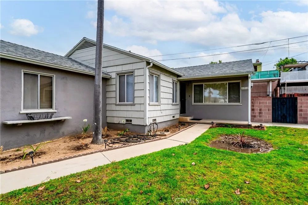 11712 Tarron Hawthorne, CA 90250