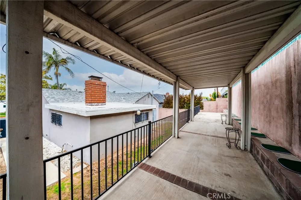 11712 Tarron Hawthorne, CA 90250