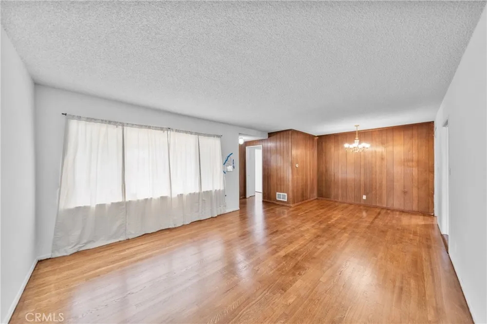 11712 Tarron Hawthorne, CA 90250