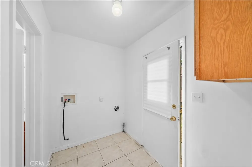 11712 Tarron Hawthorne, CA 90250