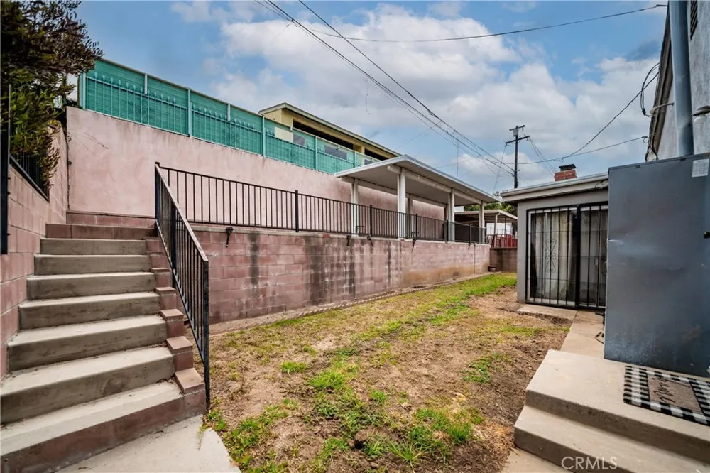 11712 Tarron Hawthorne, CA 90250