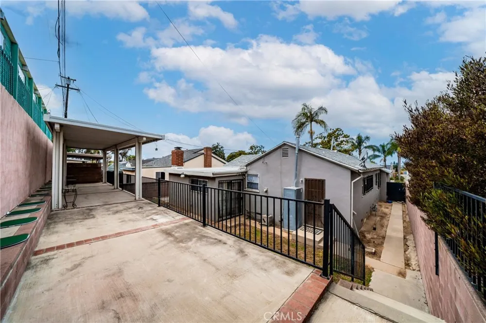 11712 Tarron Hawthorne, CA 90250