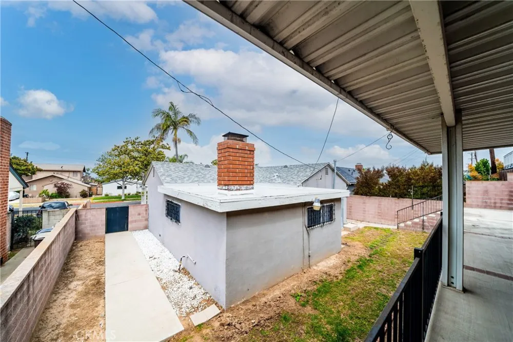 11712 Tarron Hawthorne, CA 90250