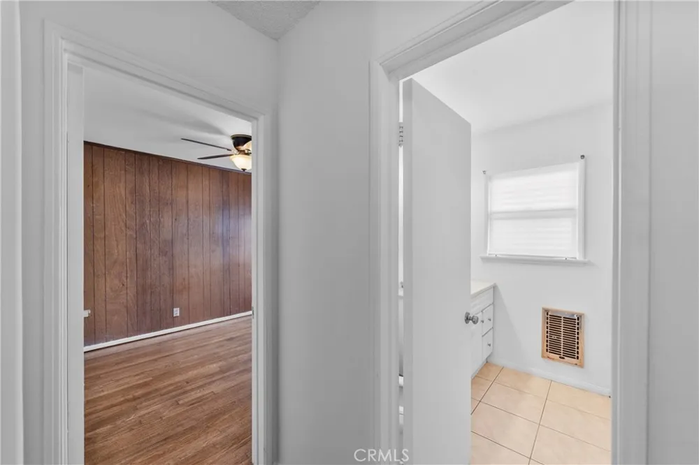 11712 Tarron Hawthorne, CA 90250