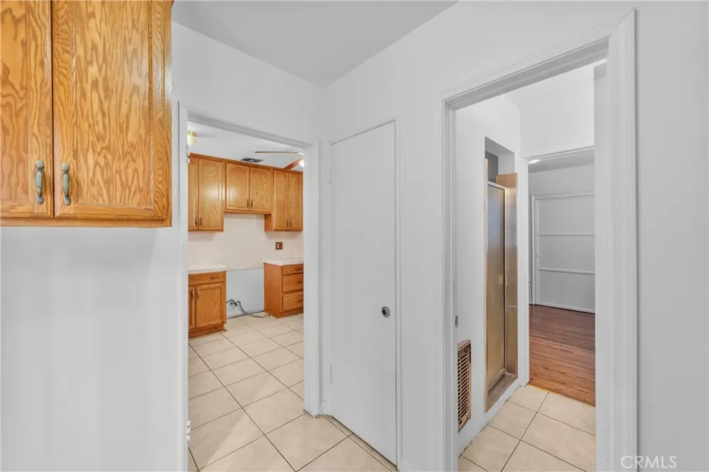 11712 Tarron Hawthorne, CA 90250