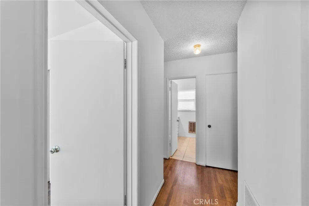 11712 Tarron Hawthorne, CA 90250