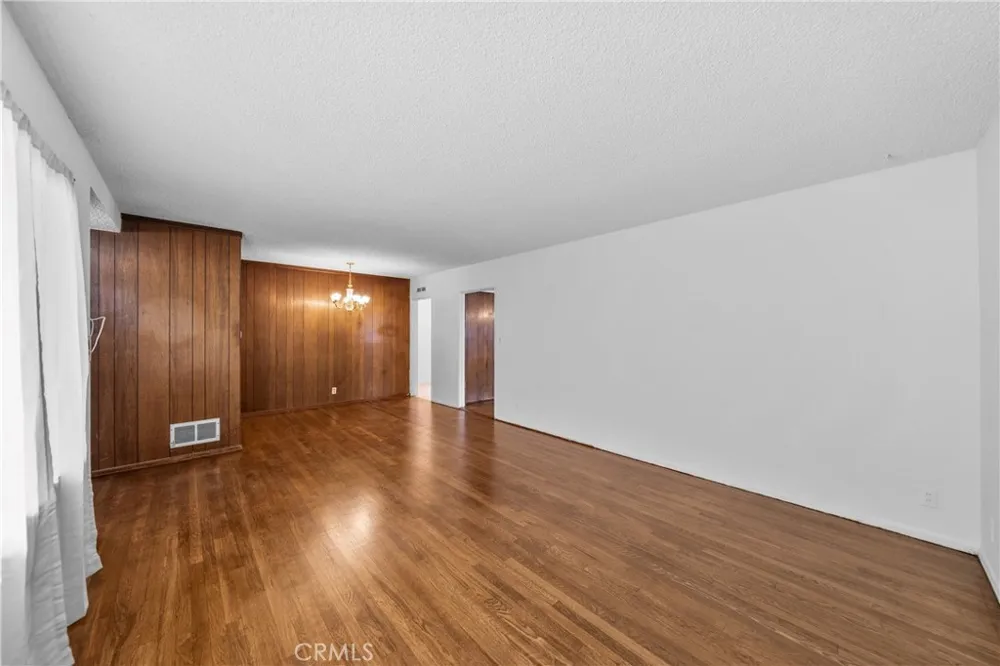 11712 Tarron Hawthorne, CA 90250