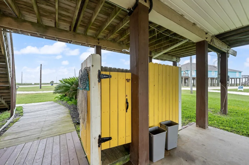 125 Bay Avenue Surfside Beach, TX 77541
