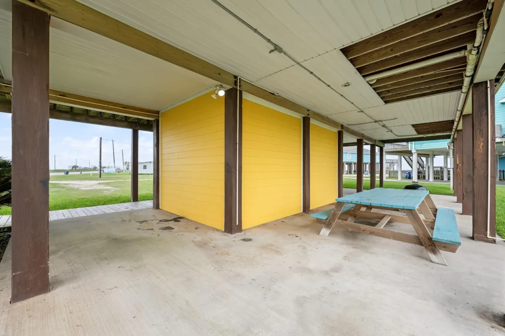 125 Bay Avenue Surfside Beach, TX 77541
