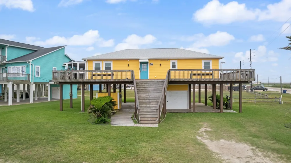 125 Bay Avenue Surfside Beach, TX 77541