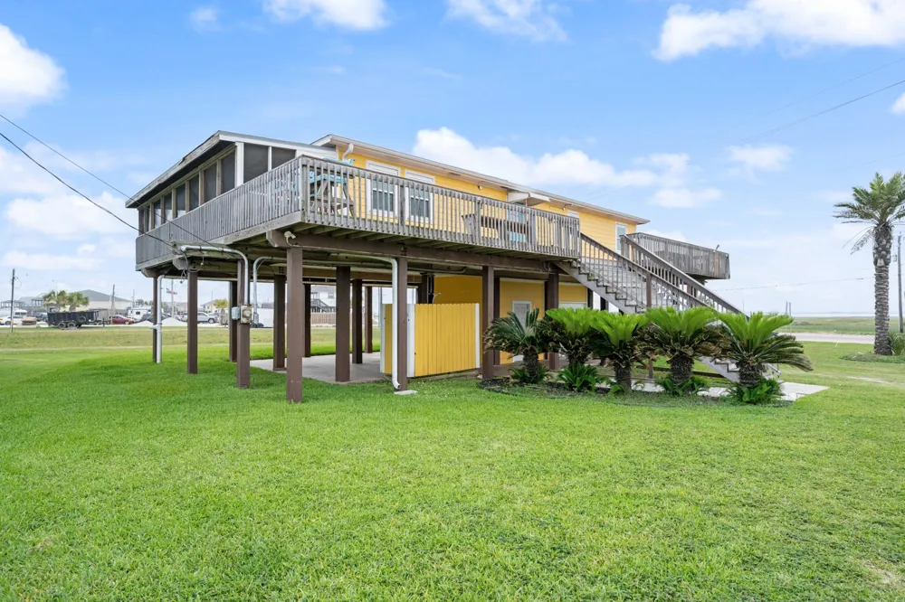 125 Bay Avenue Surfside Beach, TX 77541